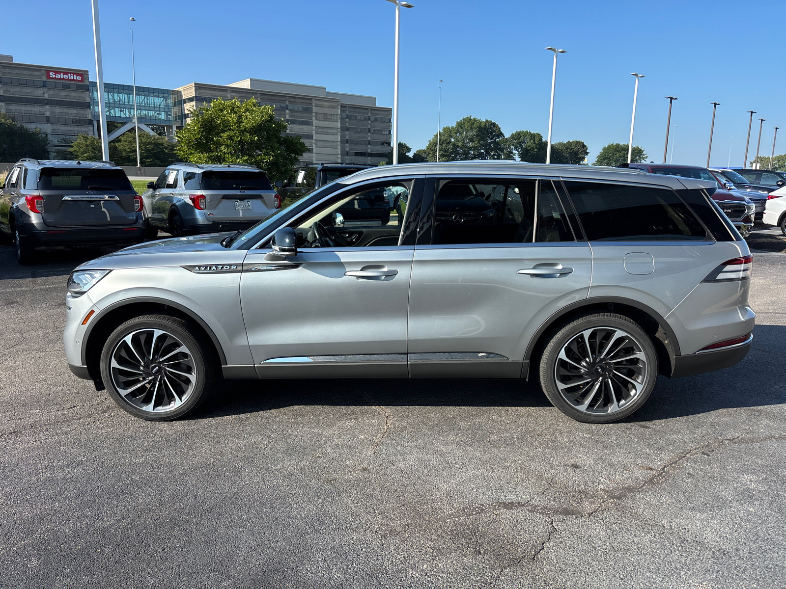Certified 2024 Lincoln Aviator Reserve w/ Equipment Group 201A AWD/4WD image 4