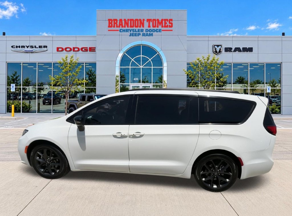 Used 2025 Chrysler Pacifica Limited FWD image 5