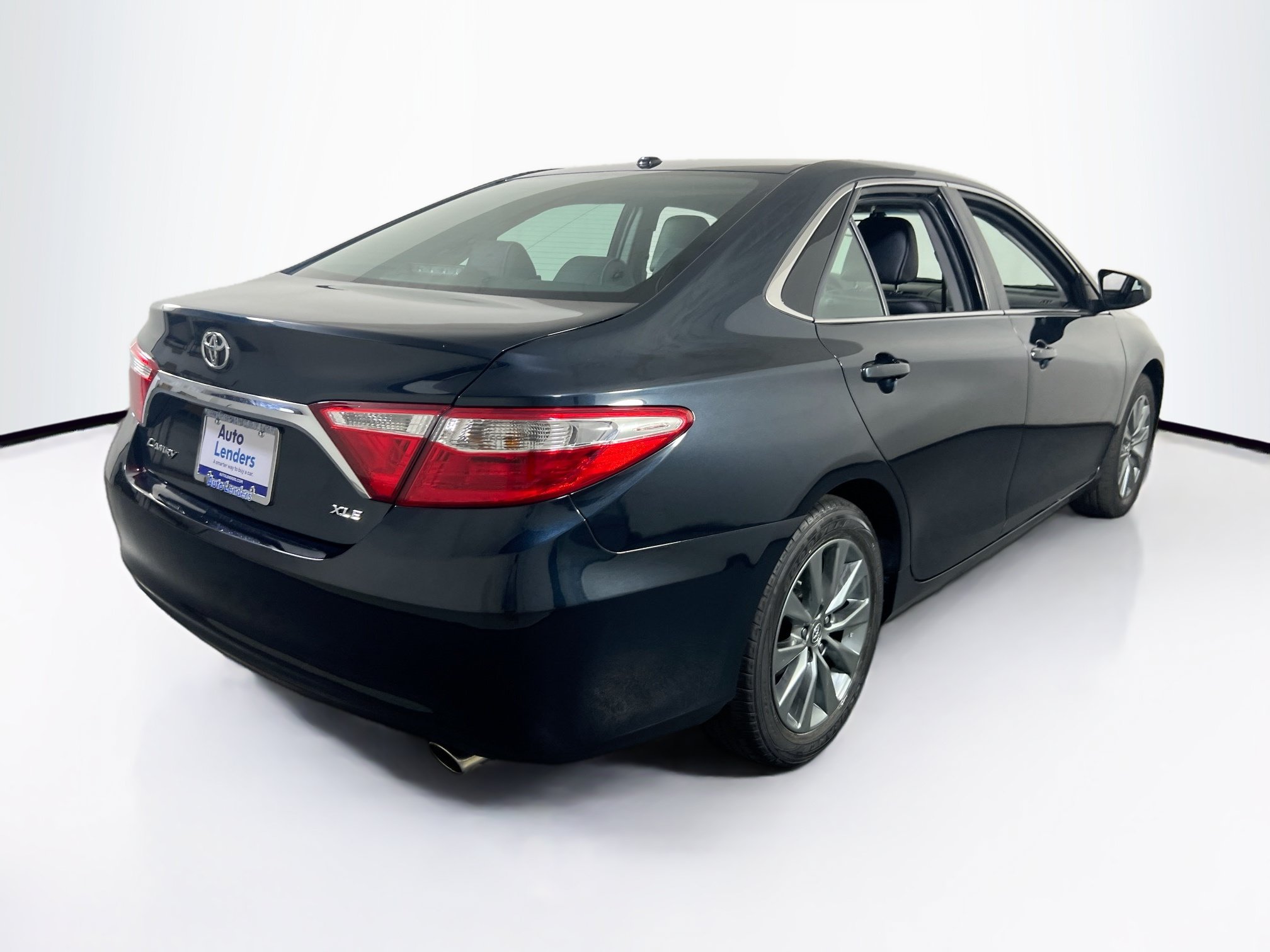 Used 2016 Toyota Camry XLE FWD image 5
