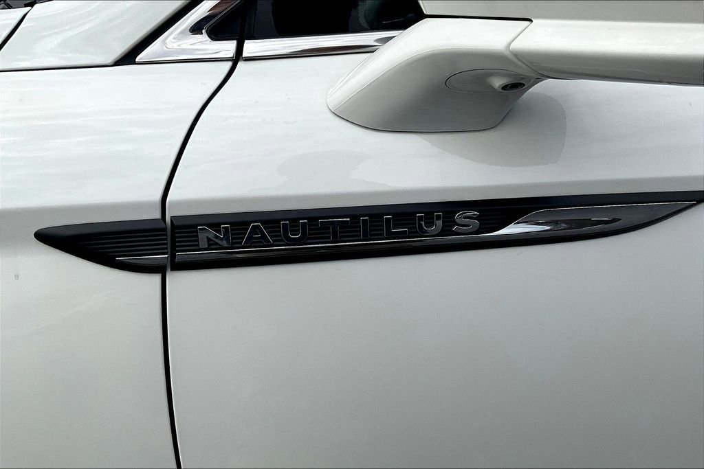 Used 2022 Lincoln Nautilus Reserve image 26