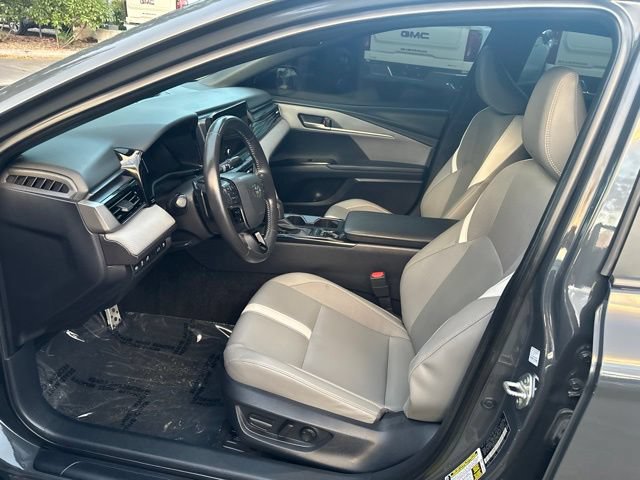 Used 2025 Toyota Camry SE w/ Convenience Package FWD image 12