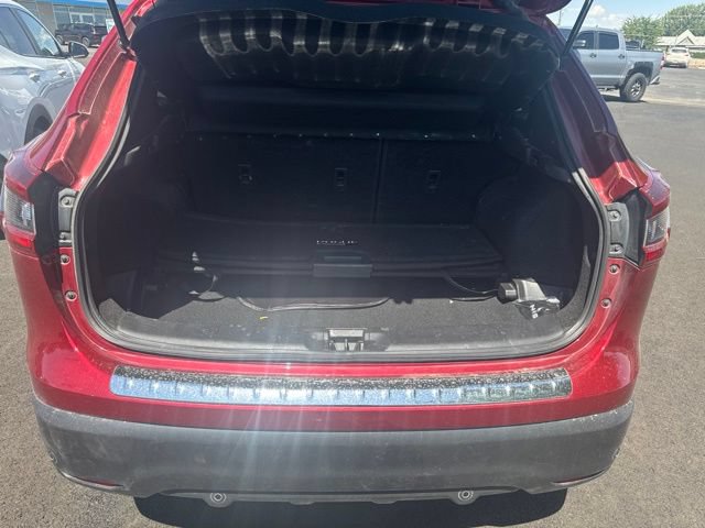 Used 2022 Nissan Rogue Sport SV FWD image 12