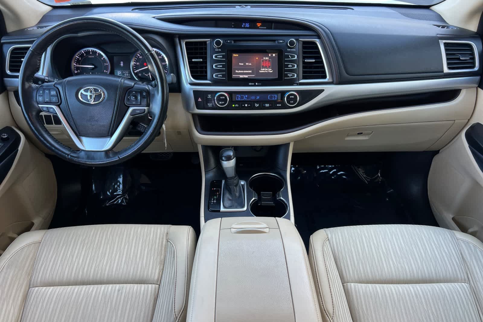 Used 2014 Toyota Highlander Plus FWD image 3
