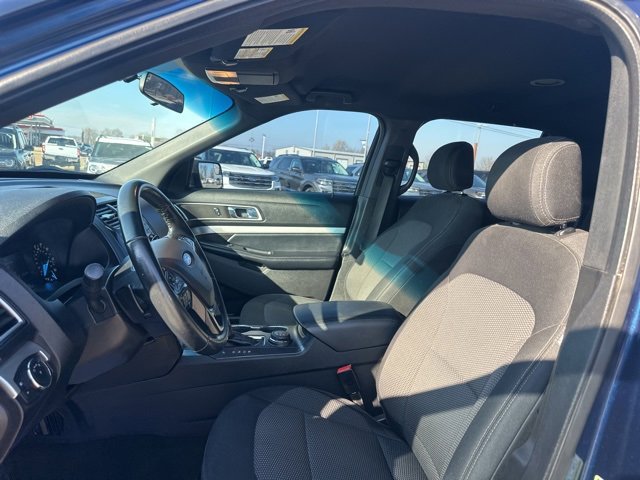 Used 2017 Ford Explorer XLT image 27
