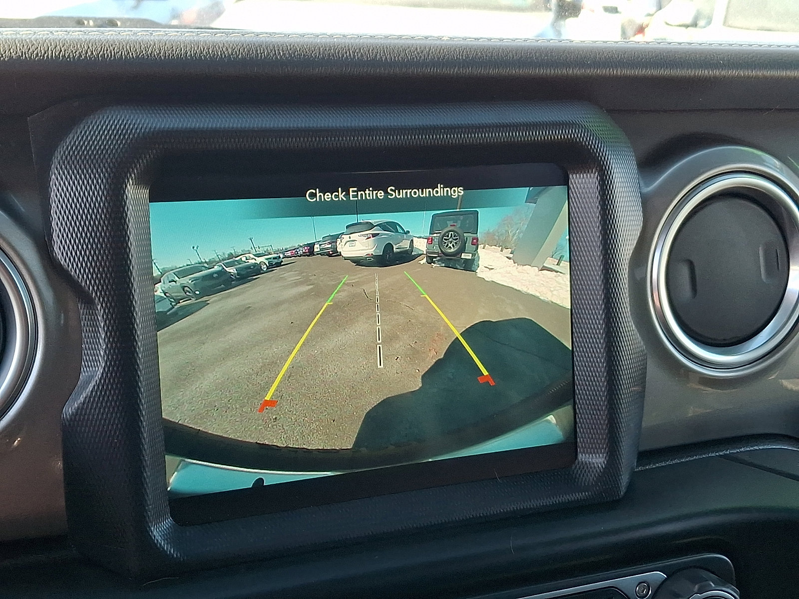 Used 2020 Jeep Wrangler Unlimited Sahara image 18