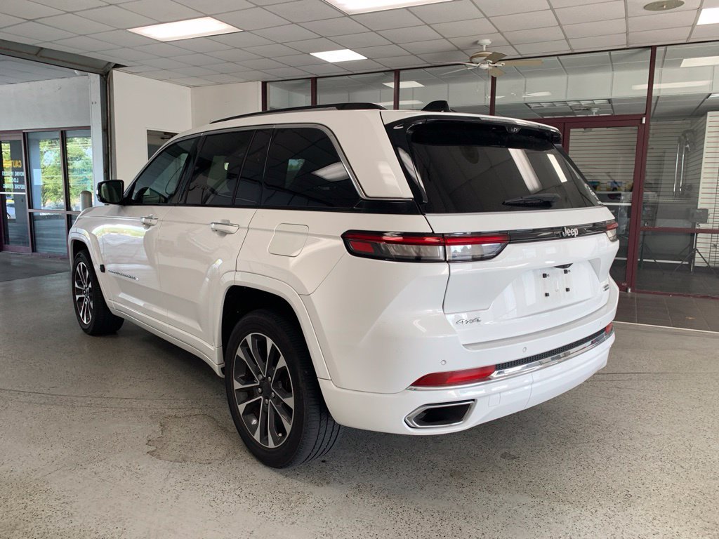 Used 2023 Jeep Grand Cherokee Overland w/ Luxury Tech Group IV AWD/4WD image 4