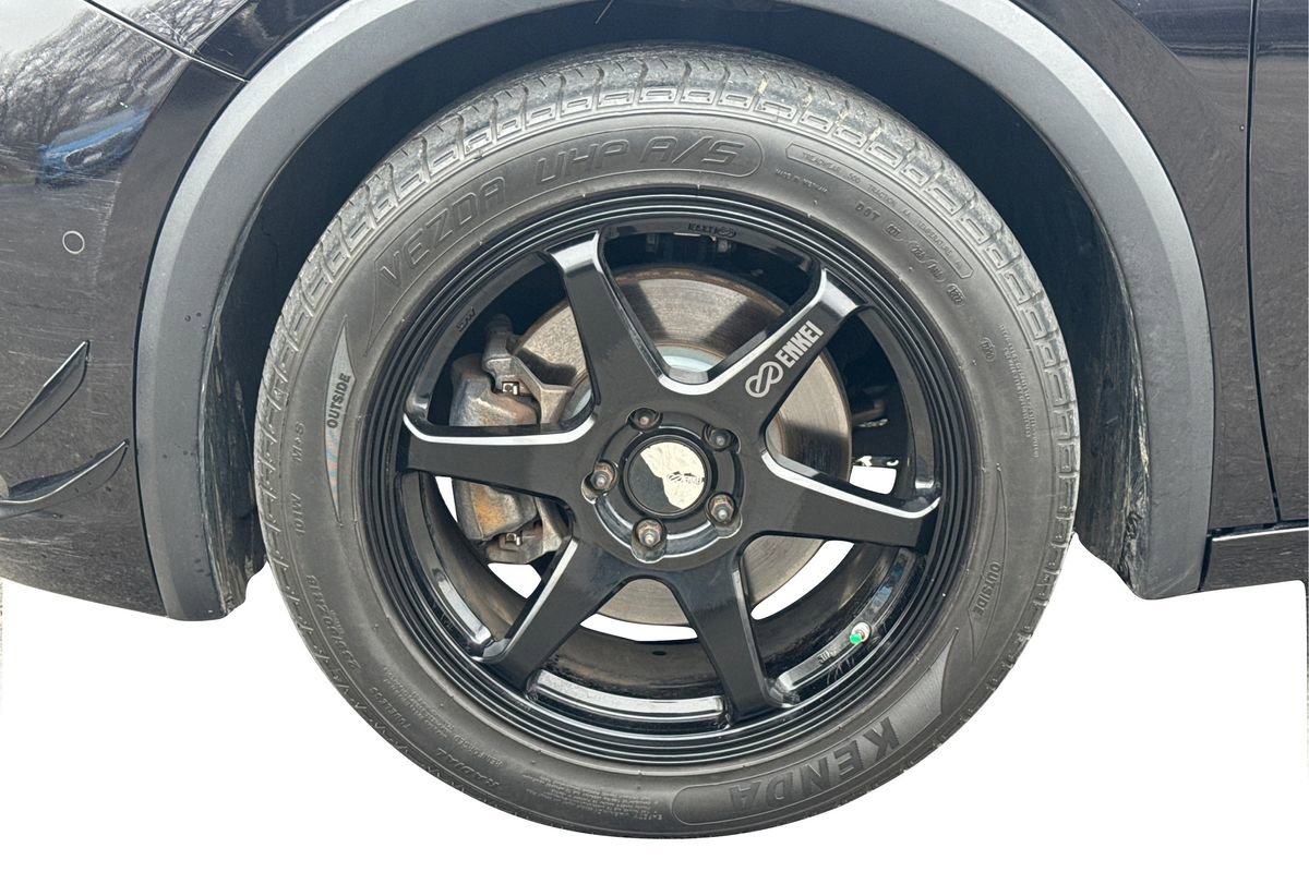 Used 2017 INFINITI QX30 Premium w/ Technology Package image 27