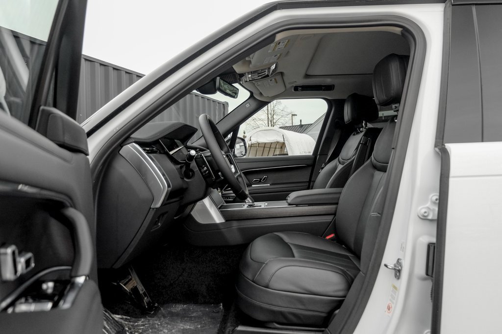 New 2025 Land Rover Range Rover SE image 9