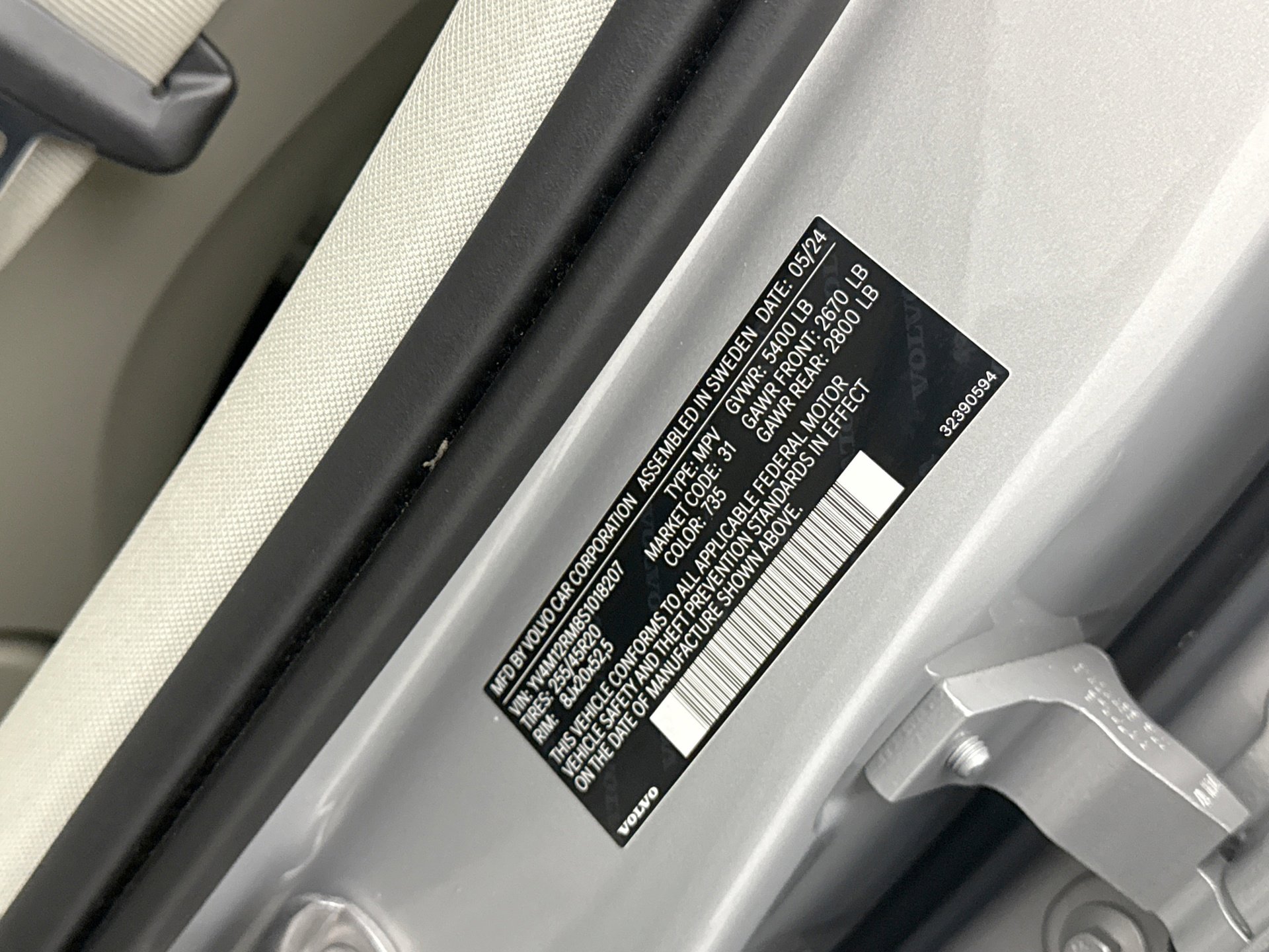 Used 2025 Volvo XC60 B5 Ultra w/ Climate Package image 25