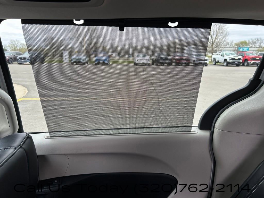Used 2024 Chrysler Pacifica Touring-L FWD image 39