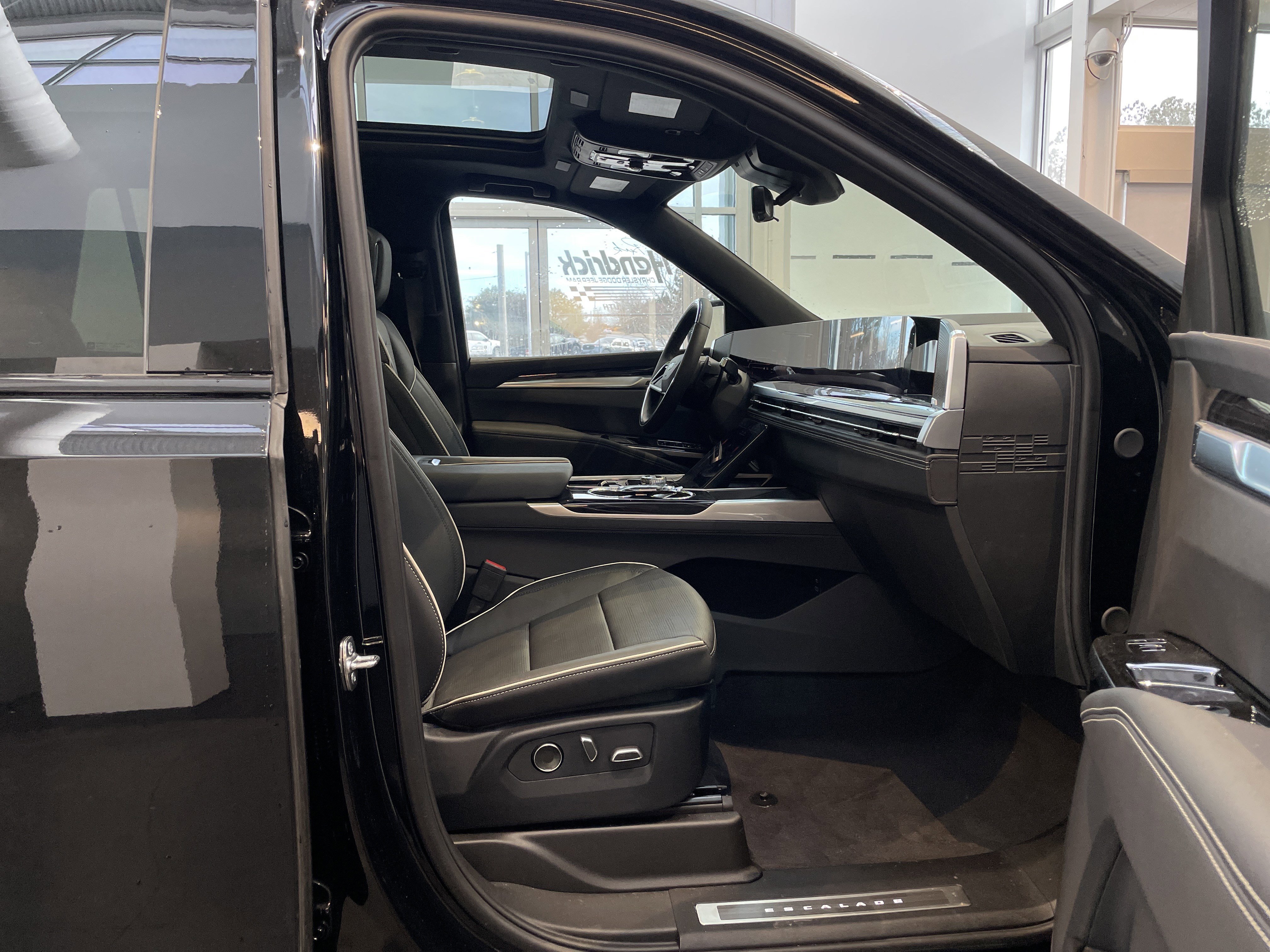 Used 2026 Cadillac Escalade Sport w/ LPO, ONYX Package image 46