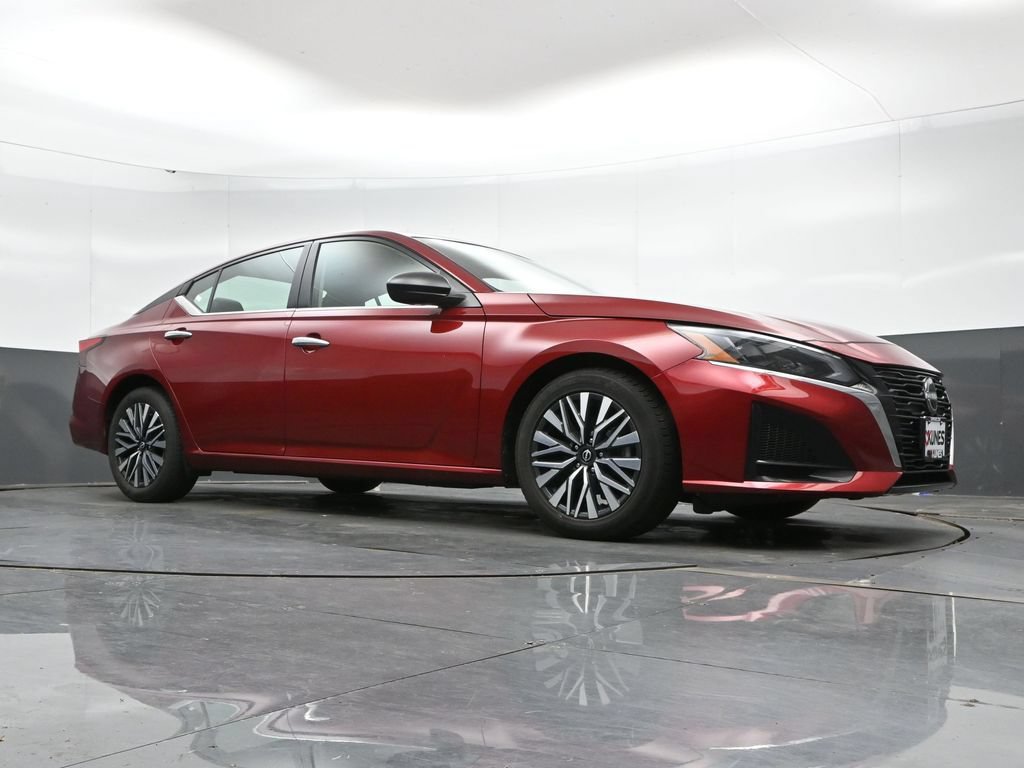 Used 2025 Nissan Altima 2.5 SV FWD image 43
