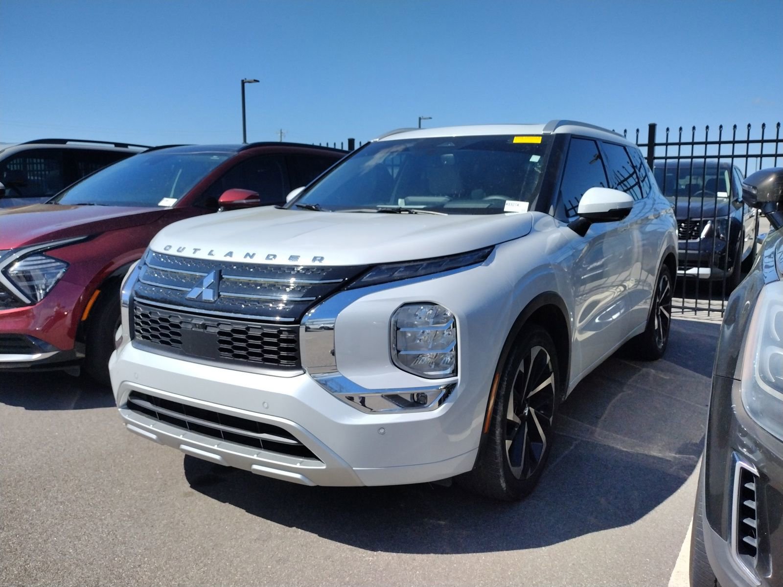 Used 2023 Mitsubishi Outlander SEL image 3