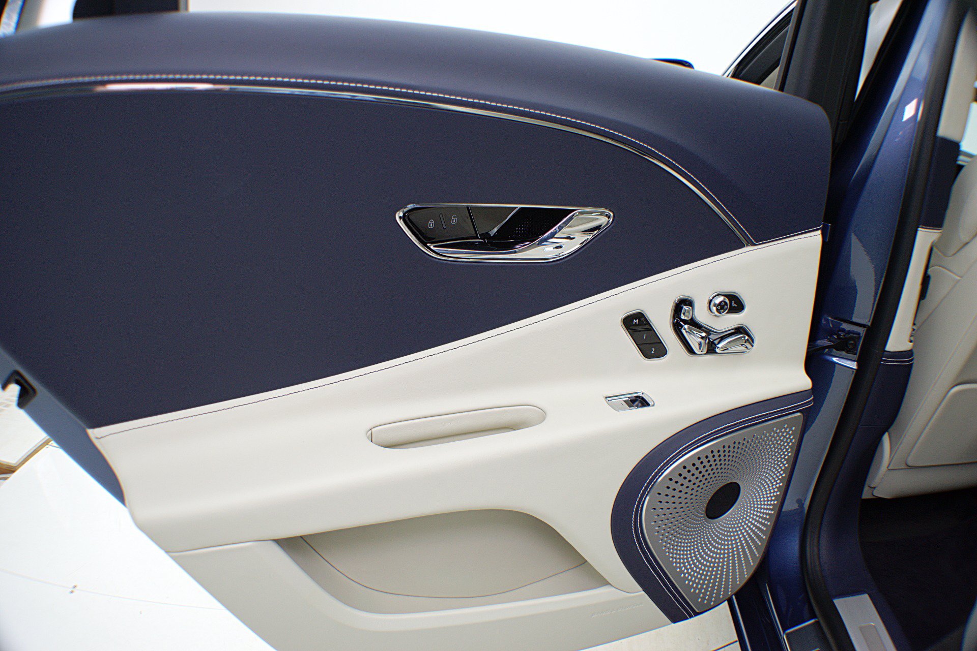Certified 2022 Bentley Flying Spur Plug-In Hybrid AWD/4WD image 49