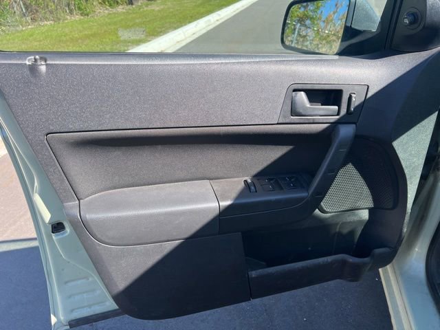 Used 2010 Ford Focus SE FWD image 16