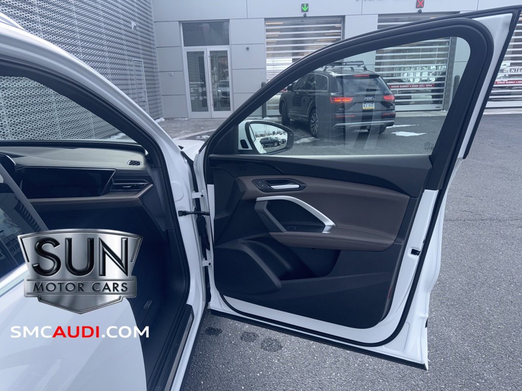 Used 2025 Audi Q5 2.0T Premium w/ Convenience Package image 7