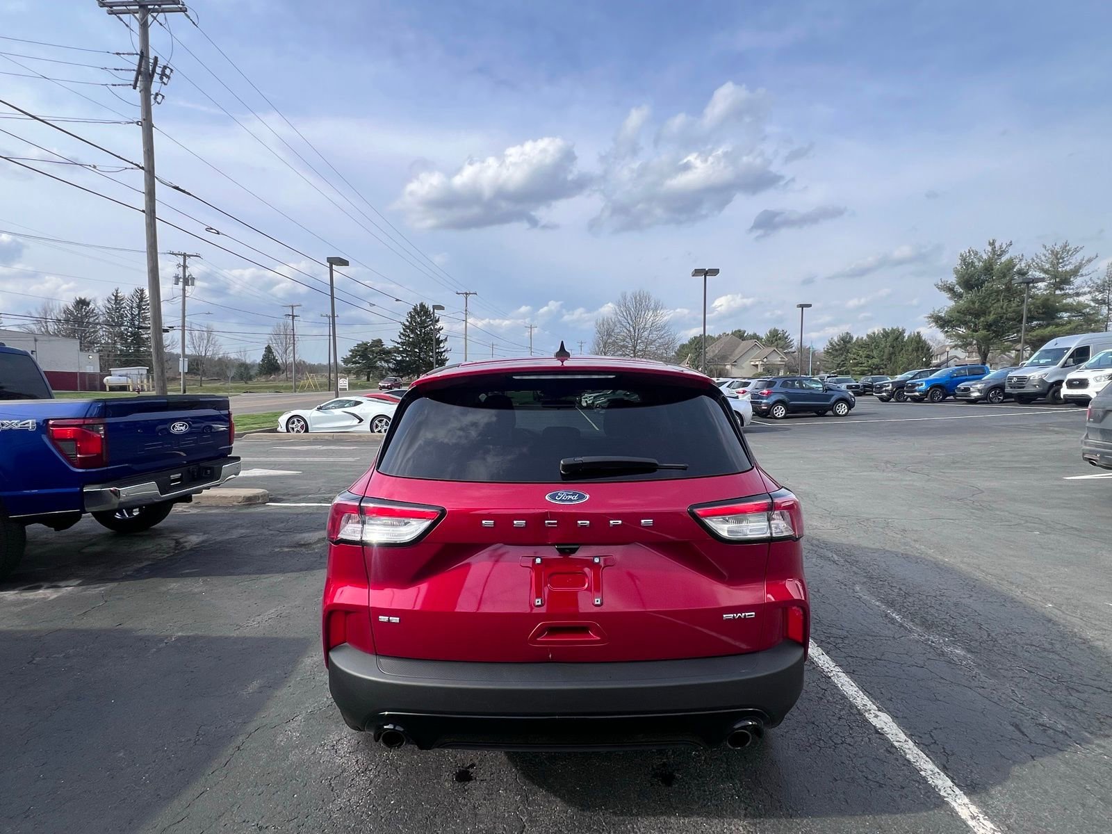 Used 2022 Ford Escape SE w/ SE Sport Appearance Package image 4