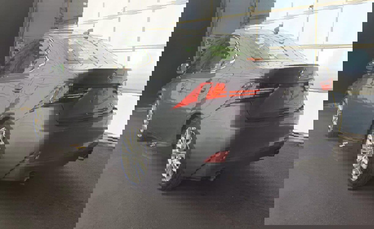 Used 2016 Lexus IS 200t image 9