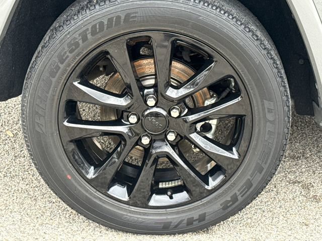 Used 2021 Jeep Grand Cherokee Laredo X image 9