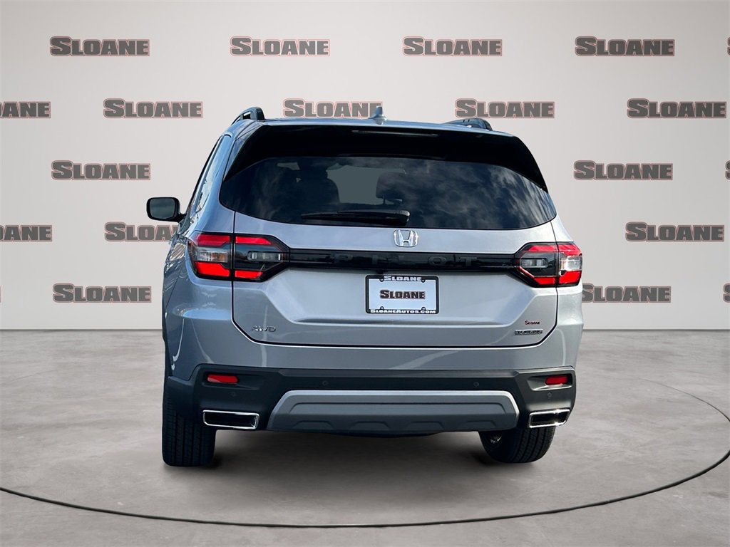 New 2025 Honda Pilot Touring image 4