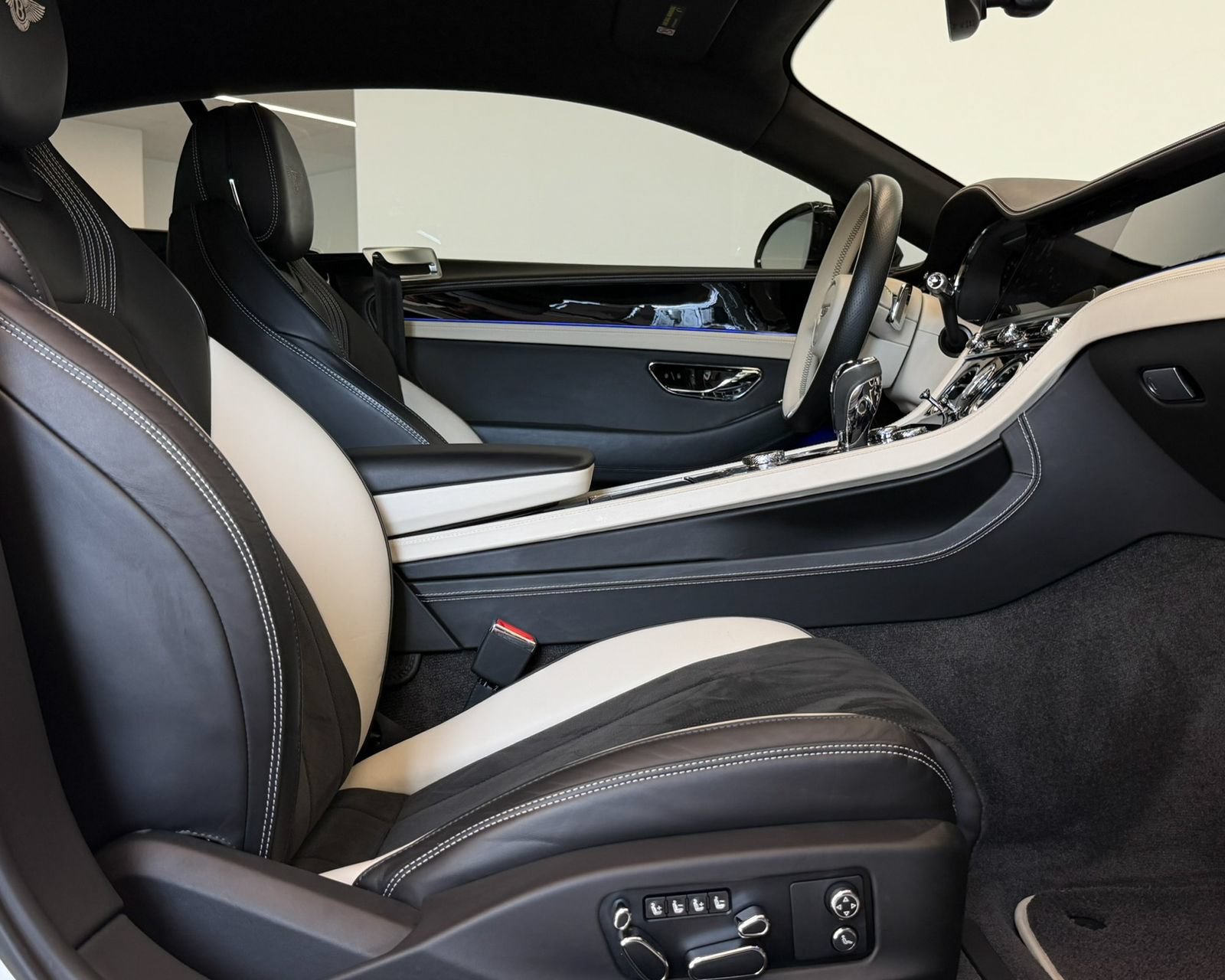 Used 2023 Bentley Continental GT S AWD/4WD image 33