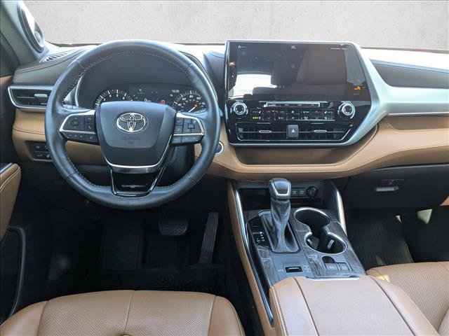 Used 2021 Toyota Highlander Platinum image 18