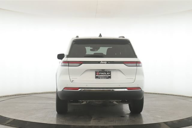 Used 2024 Jeep Grand Cherokee Laredo image 11