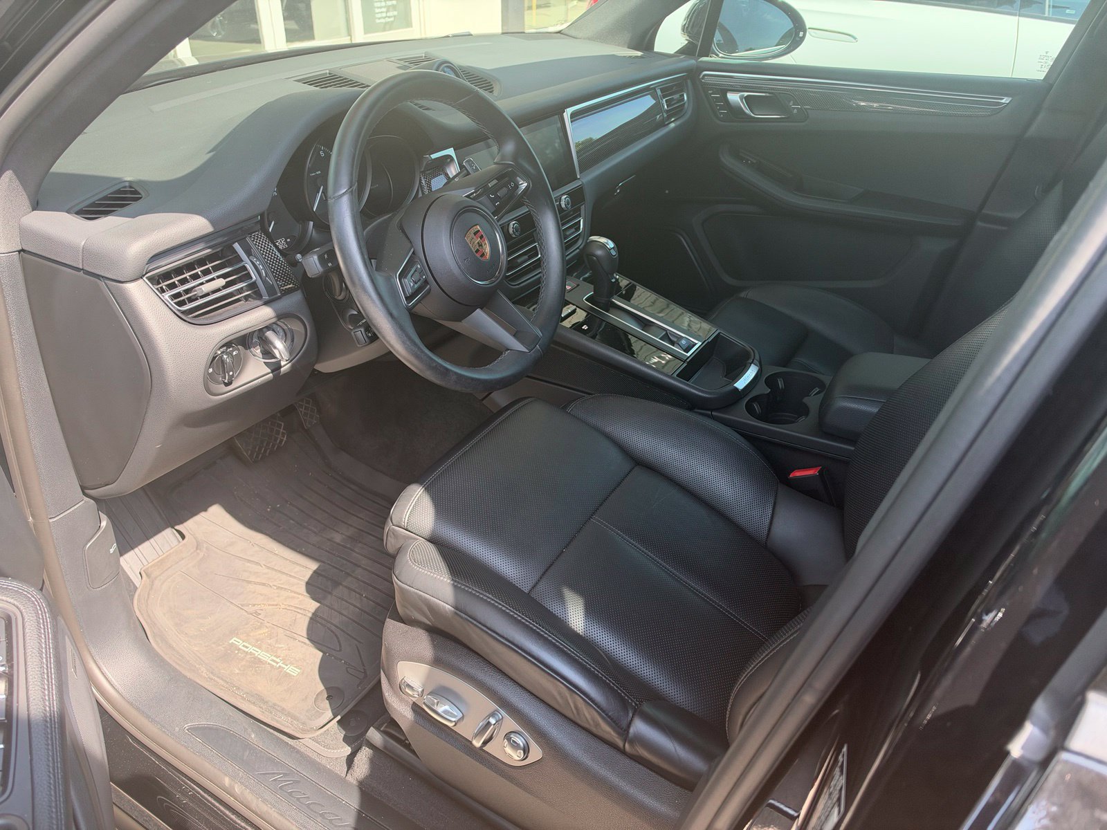 Used 2024 Porsche Macan AWD/4WD image 7
