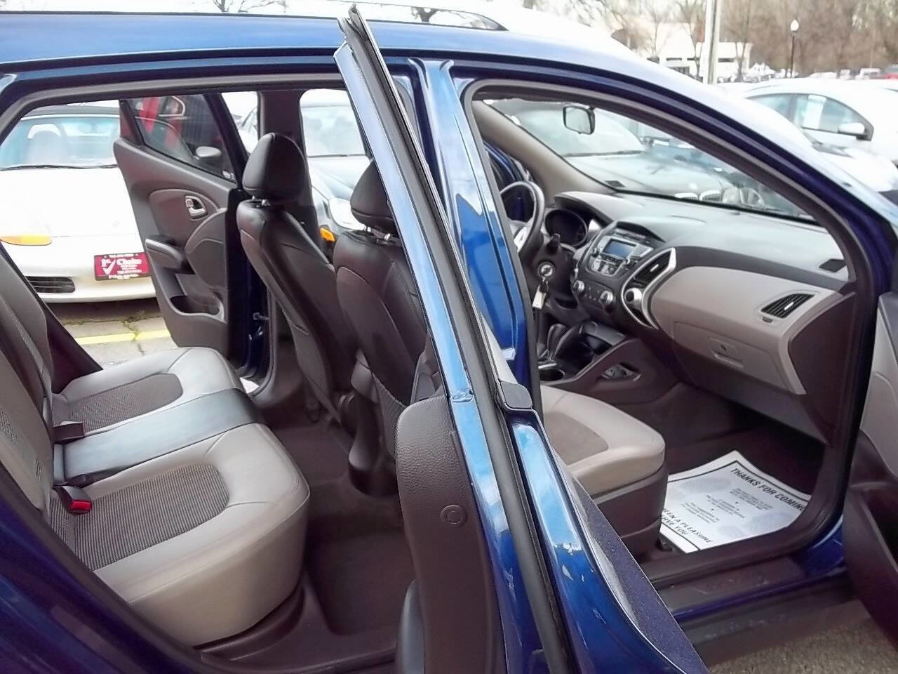 Used 2010 Hyundai Tucson GLS w/ Popular Equipment Pkg 2 AWD/4WD image 10