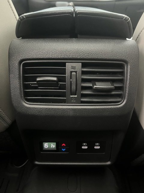 Used 2024 Nissan Rogue SL w/ SL Premium Package image 10