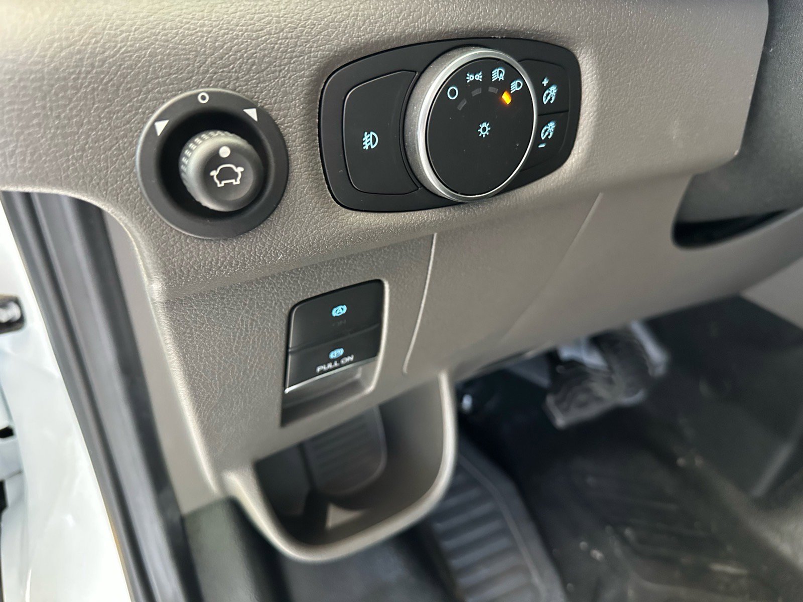 New 2026 Ford Transit 250 148 Medium Roof image 20