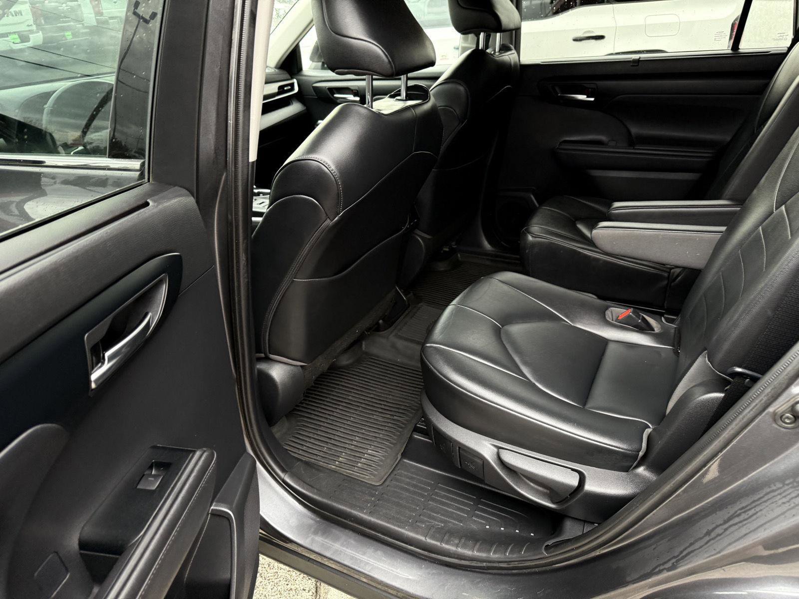 Certified 2020 Toyota Highlander XLE image 14