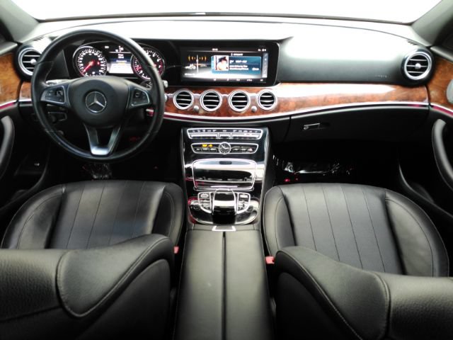 Used 2017 Mercedes-Benz E 300 4MATIC image 2