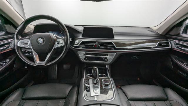 Used 2018 BMW 740i image 24