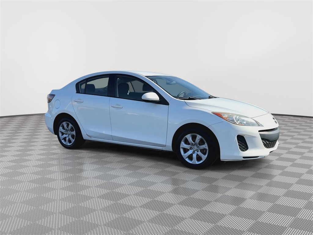 Used 2013 MAZDA MAZDA3 i SV w/ Convenience Pkg image 2