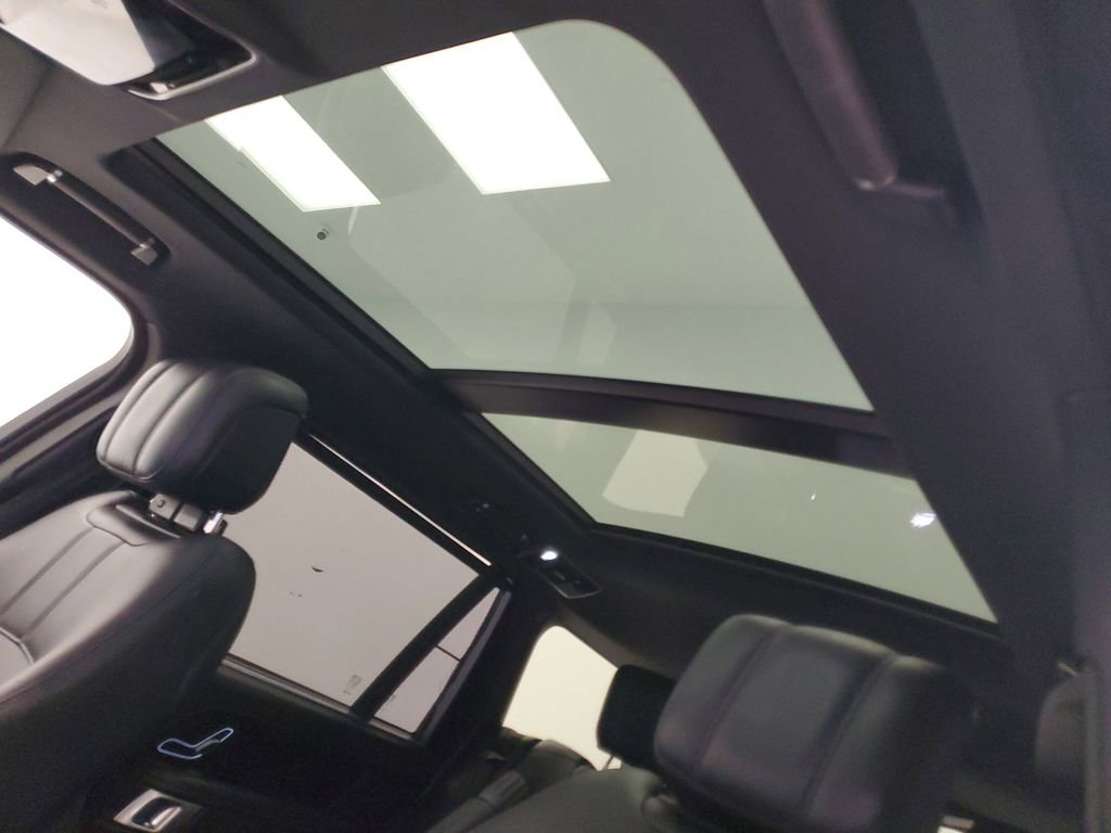 Used 2020 Land Rover Range Rover Long Wheelbase HSE image 22