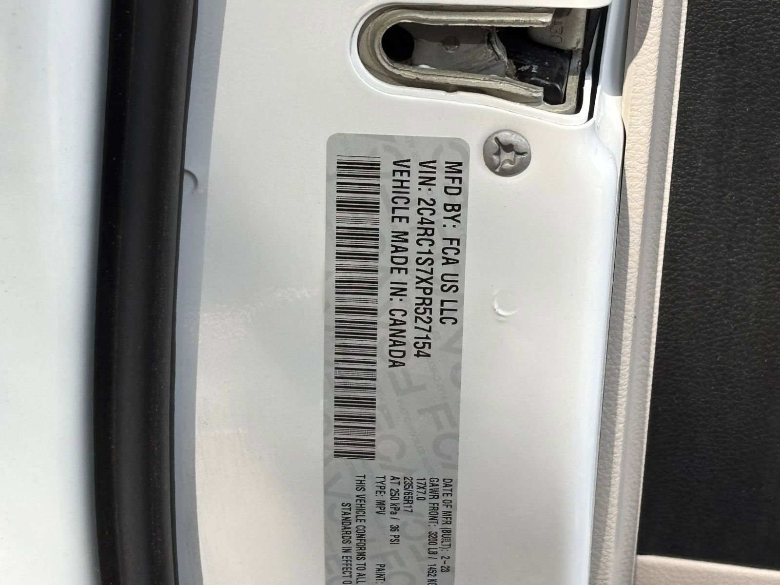 Used 2023 Chrysler Pacifica Limited FWD image 10