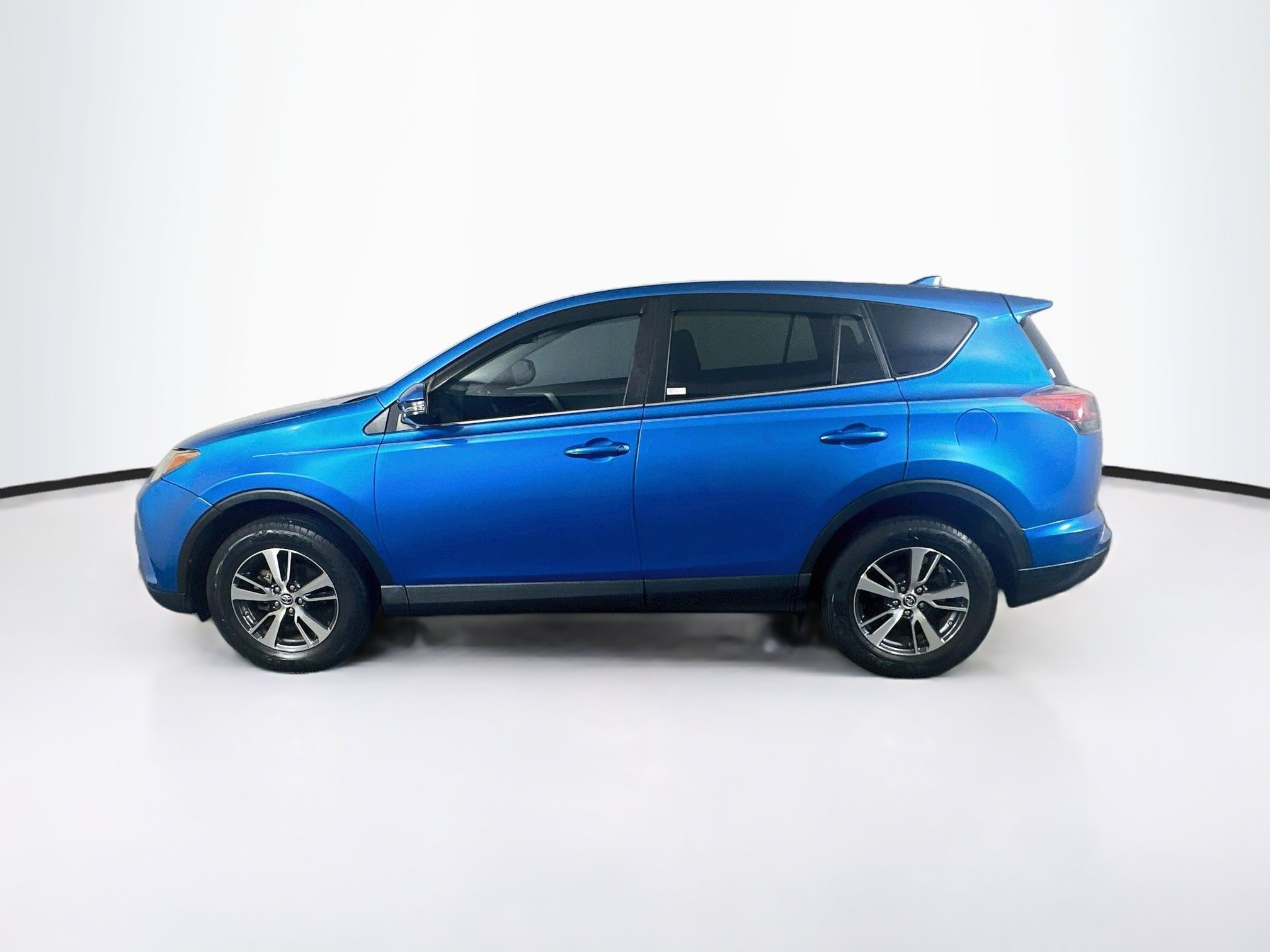 Used 2018 Toyota RAV4 XLE FWD image 4