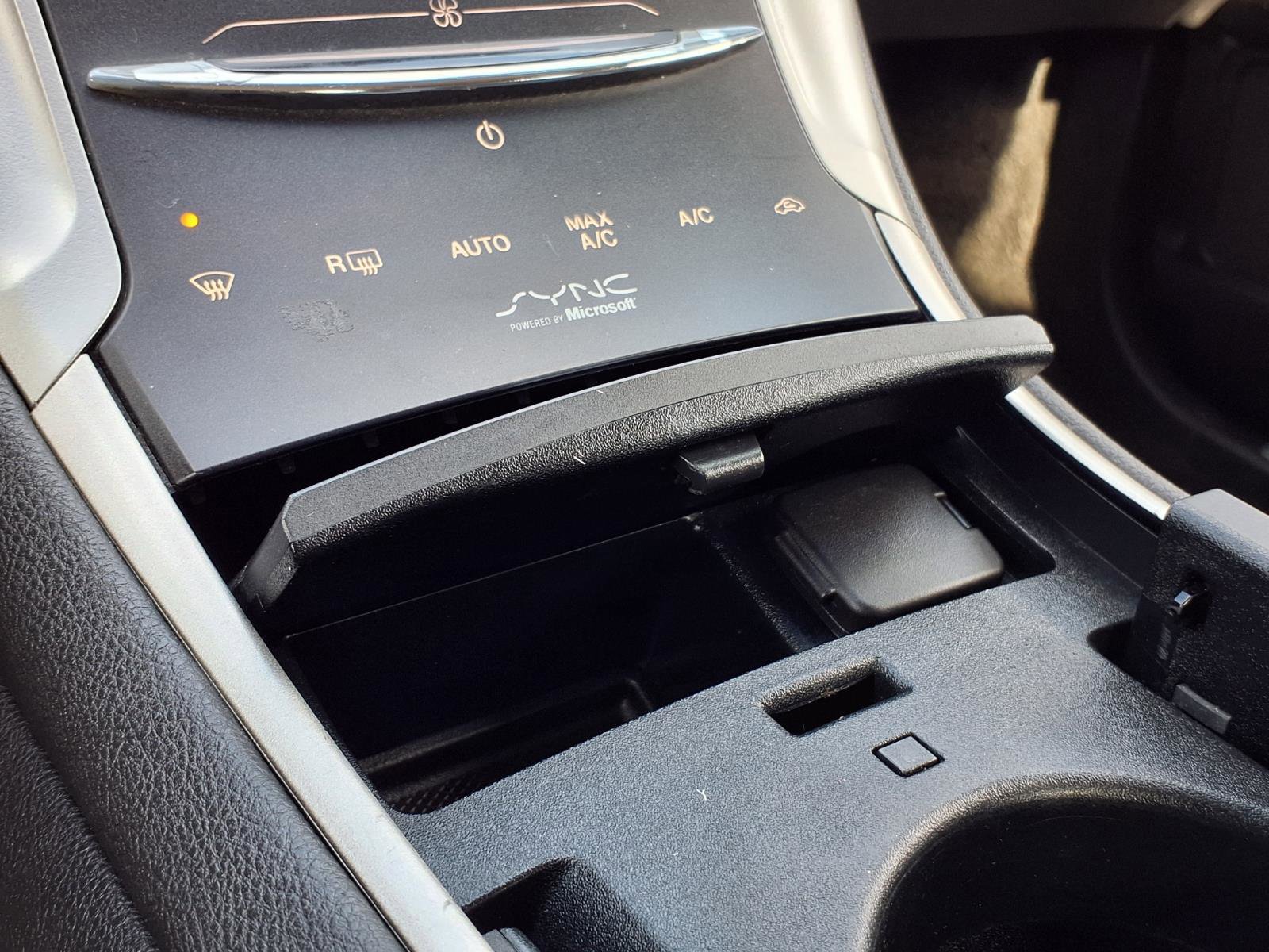 Used 2013 Lincoln MKZ Base image 11