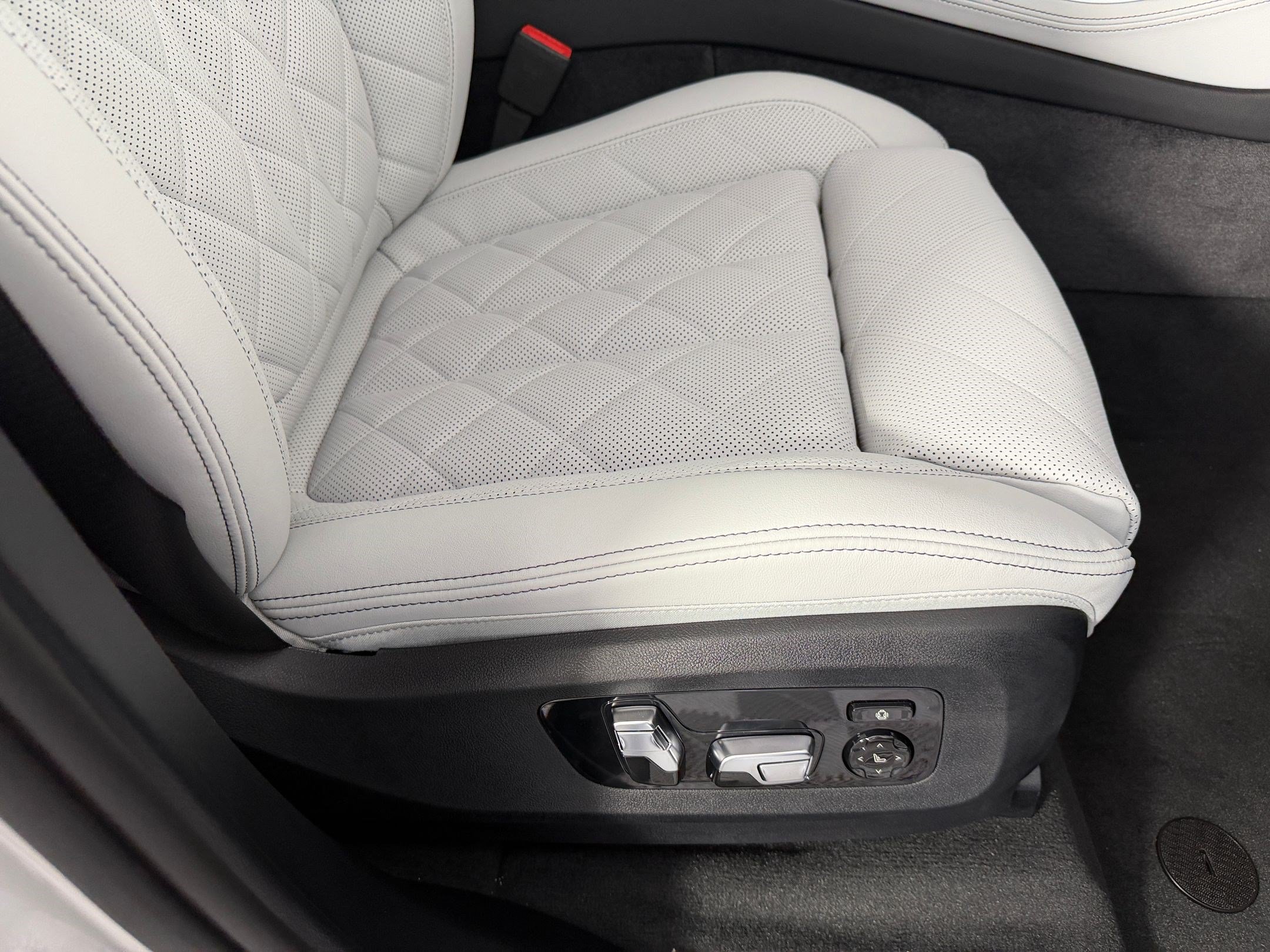 New 2026 BMW X5 sDrive40i w/ Climate Comfort Package RWD image 36