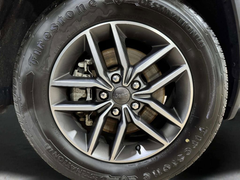 Used 2021 Jeep Grand Cherokee Limited w/ Luxury Group II image 28