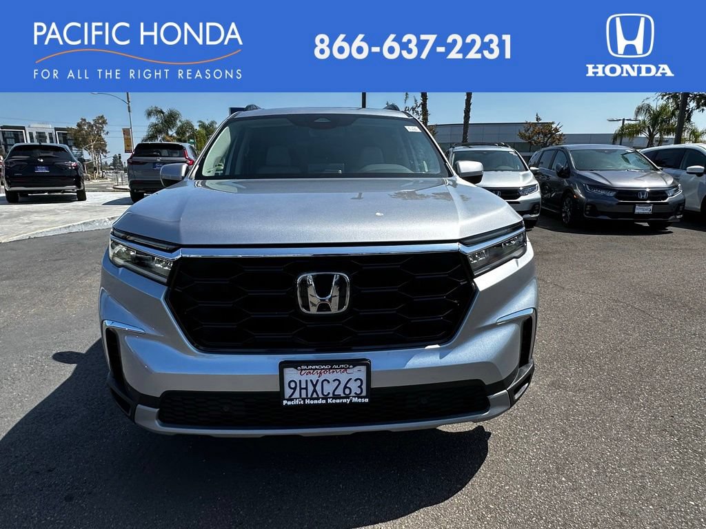 Used 2023 Honda Pilot Touring image 3