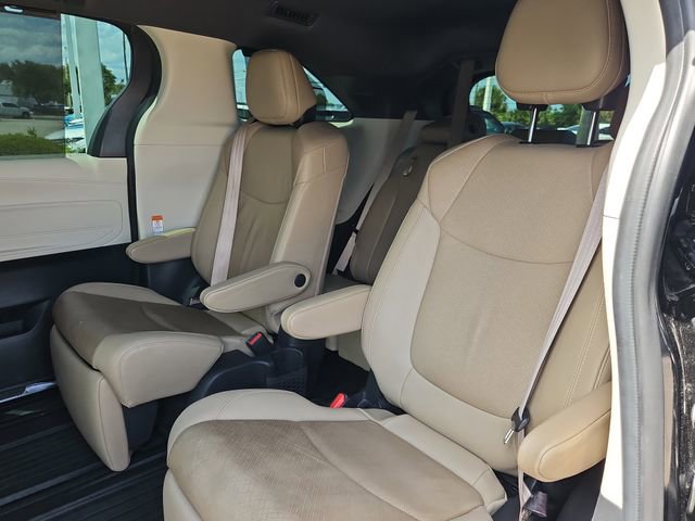 Used 2021 Toyota Sienna Limited FWD image 13