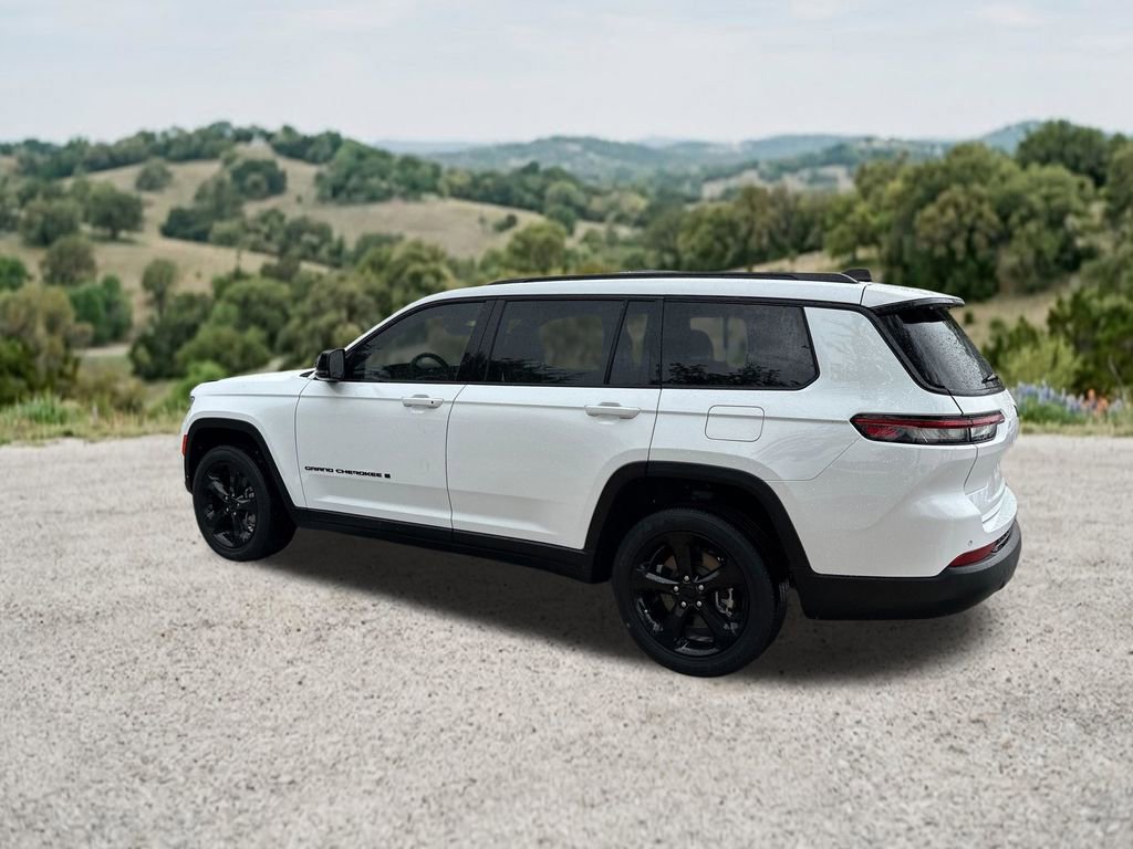 Used 2023 Jeep Grand Cherokee L Laredo RWD image 7