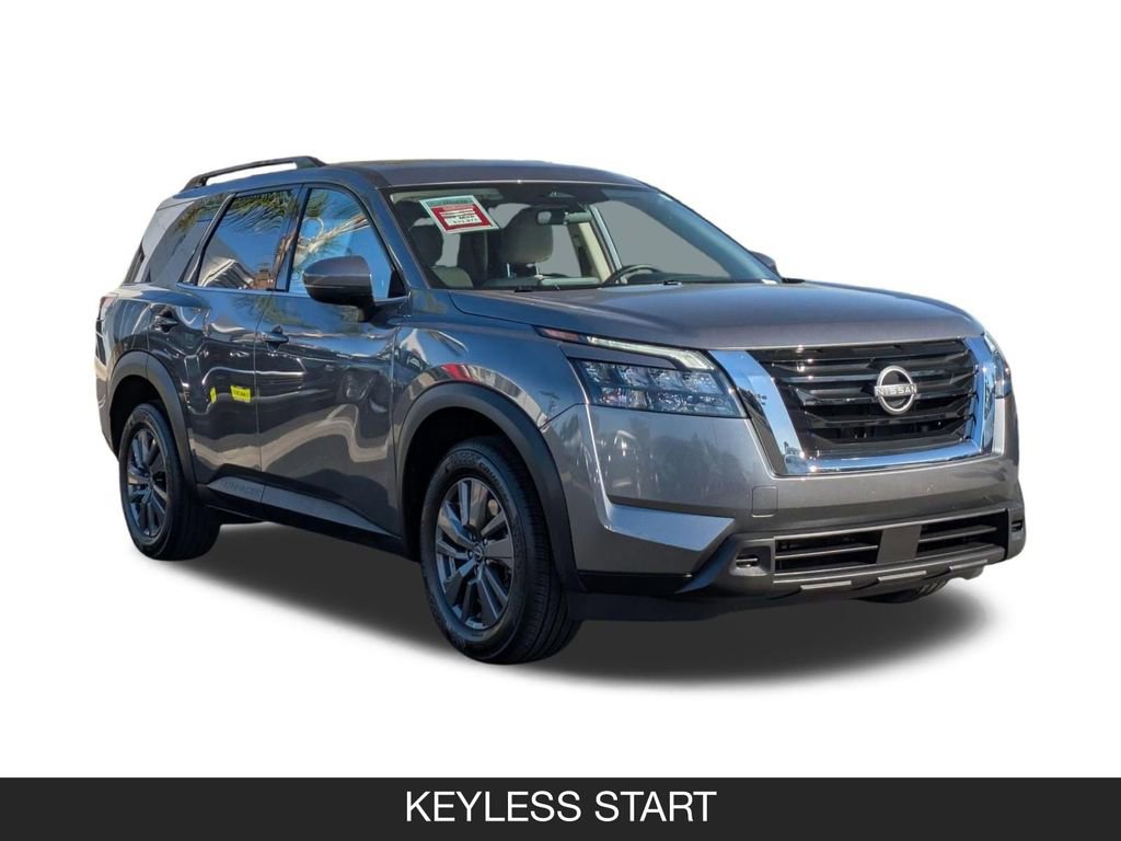 Used 2025 Nissan Pathfinder SV image 2