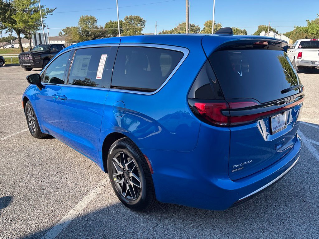 New 2027 Chrysler Pacifica Limited FWD image 10