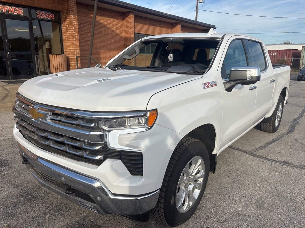 Used 2025 Chevrolet Silverado 1500 LTZ w/ LTZ Premium Package image 2