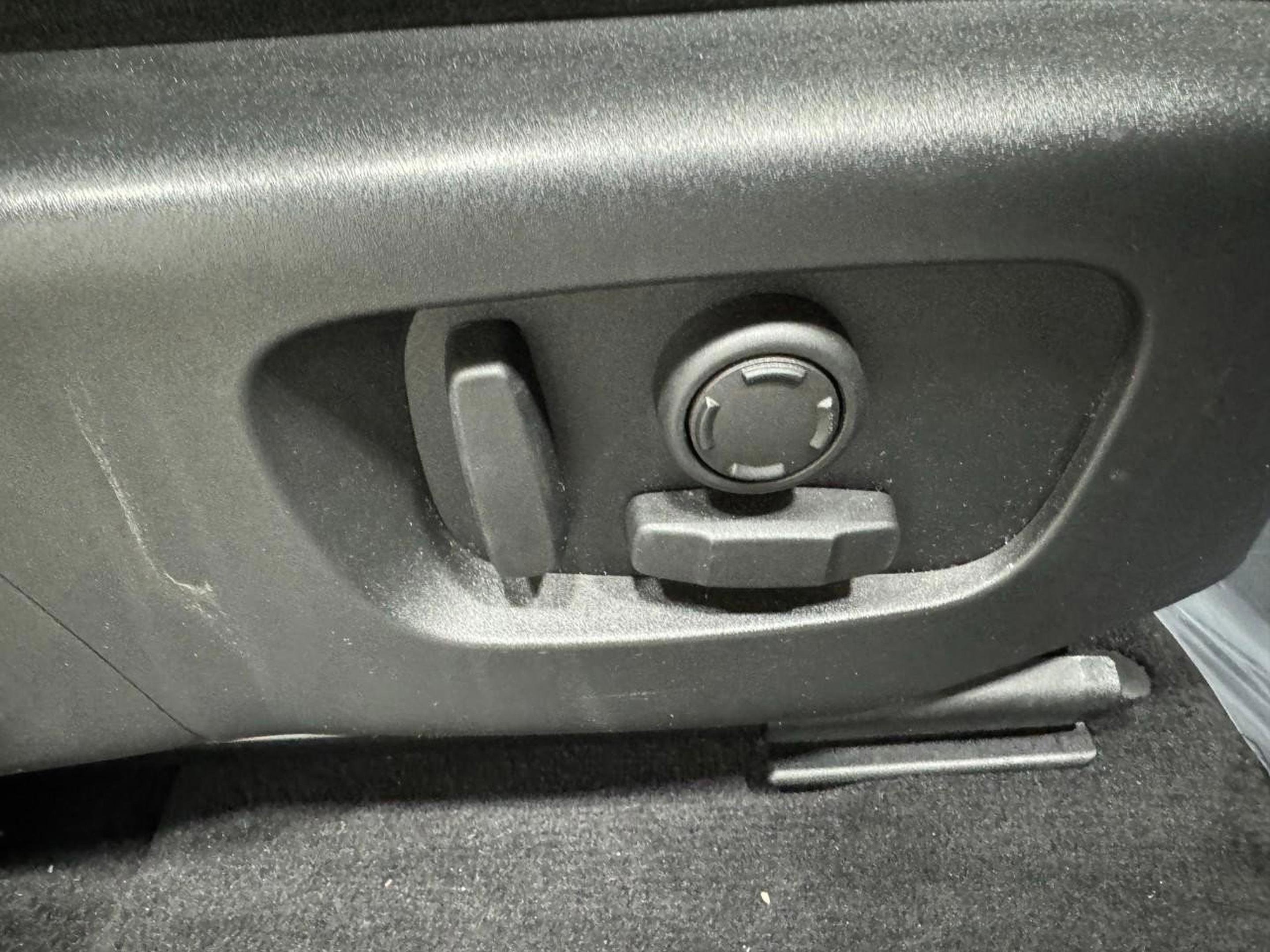 Used 2020 Land Rover Range Rover Evoque SE image 20