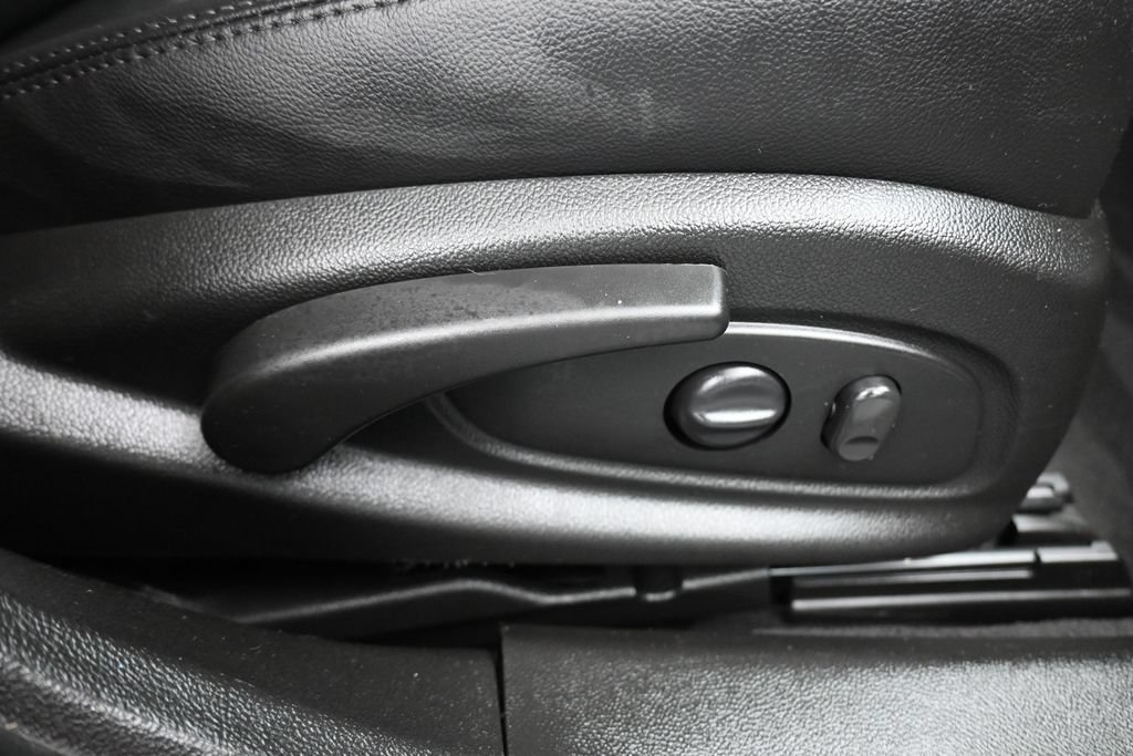Used 2019 Chevrolet Impala LT FWD image 41
