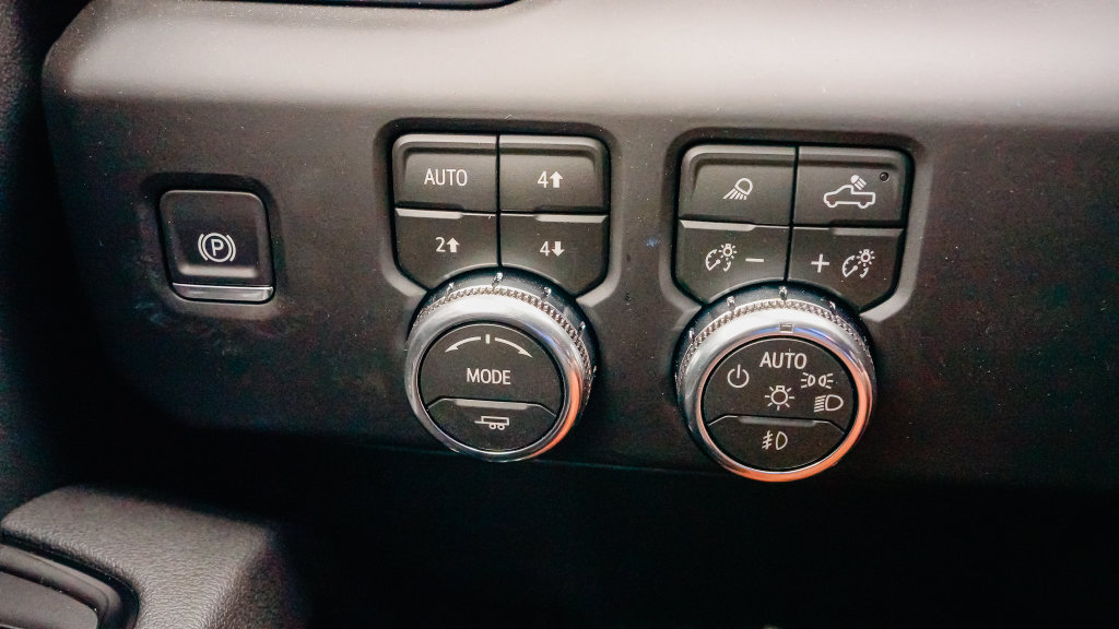 New 2026 GMC Sierra 2500 AT4 w/ Technology Package AWD/4WD image 13